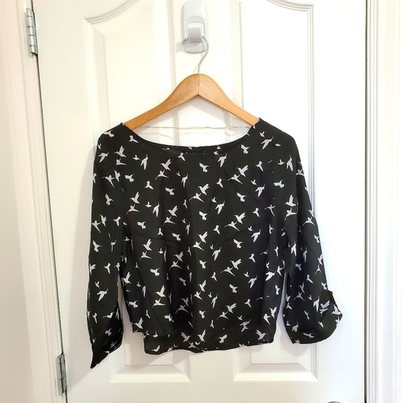 ‼️ 3/$20 Cute Bird Patterned Blouse